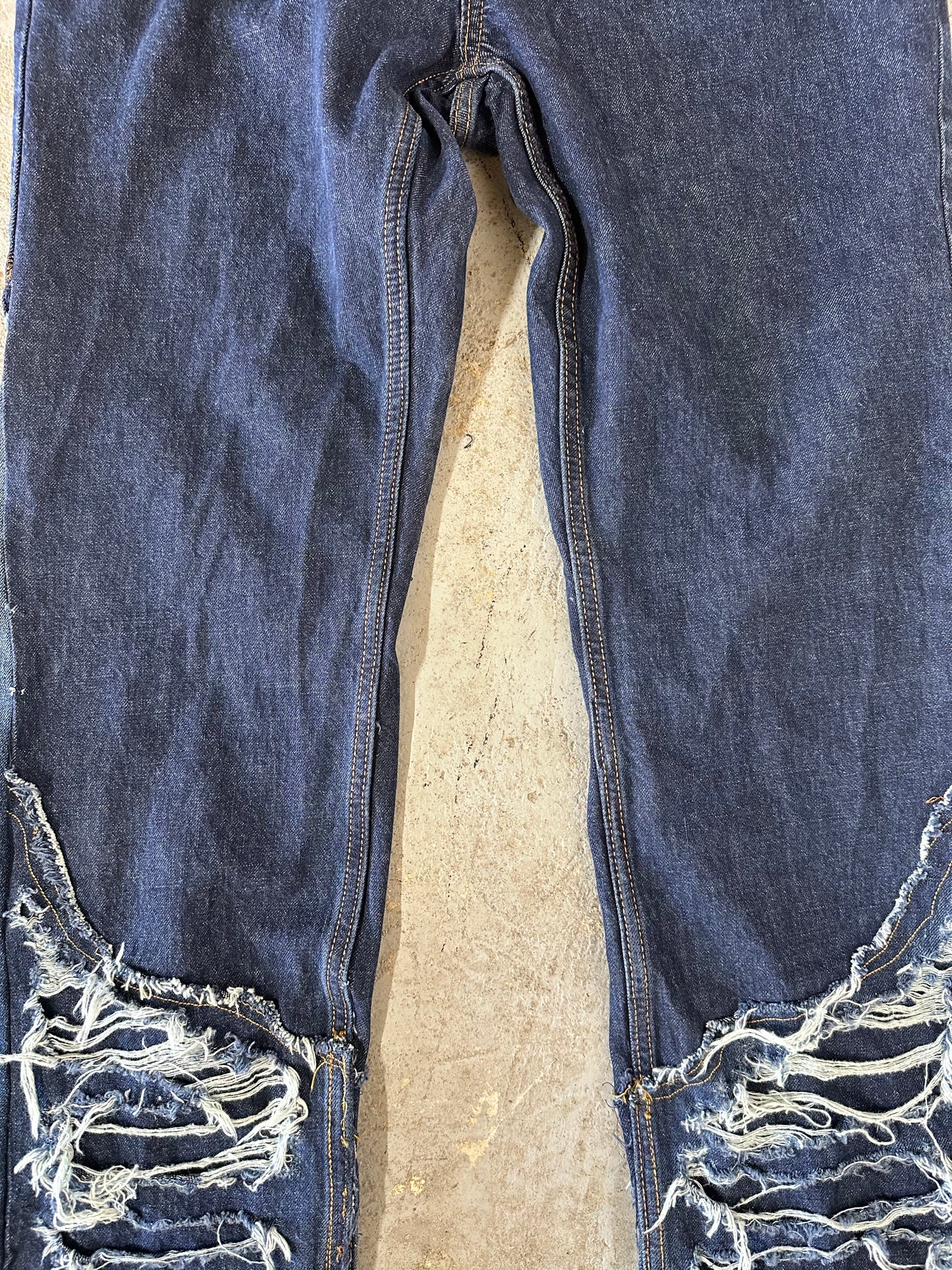 DISTRESSED HYBRID FLARED JEANS